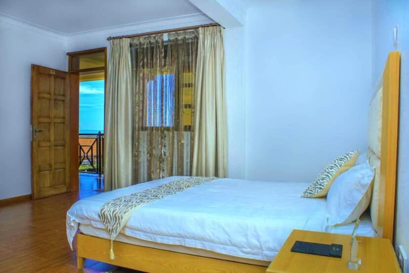 Rosemary Courts Bed And Breakfast Entebbe Exteriér fotografie