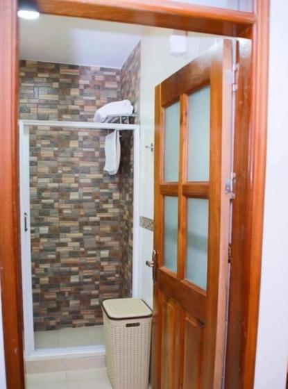 Rosemary Courts Bed And Breakfast Entebbe Exteriér fotografie